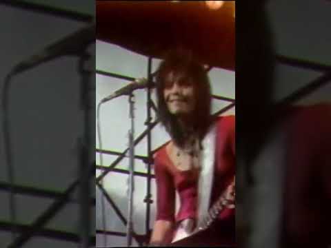 "Nag" (from 'I Love Rock 'n' Roll') LIVE, 1987