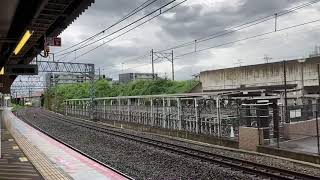 JR221系高槻から快速姫路行き到着シーン