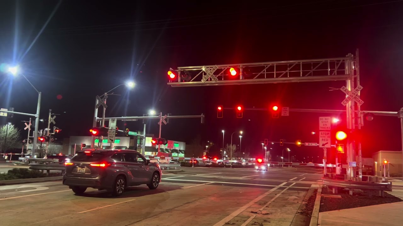[Foreign Power Move!] PNWR 2304 WB: Century Blvd Grade Crossing, Hillsboro, OR