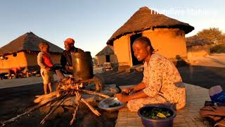 COOKING DELICIOUS AFRICAN MEAL 😋 IN THE VILLAGE