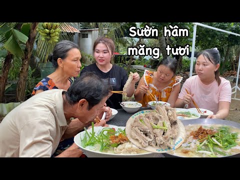 Video Quyên nấu bún SƯỜN HẦM MĂNG! Để mẹ quay video ăn chung... - youtube