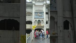🙏 Shri Manikaran Sahib Gurudwara nestled in the breathtaking Parvati Valley of Himachal Pradesh. 🏔️✨