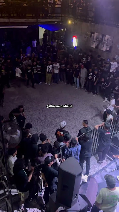 Wah ngejek #moshing #mosh #moshpit #crowd #pogo #chaos #shorts #twostep #gigs #hardcorepunk