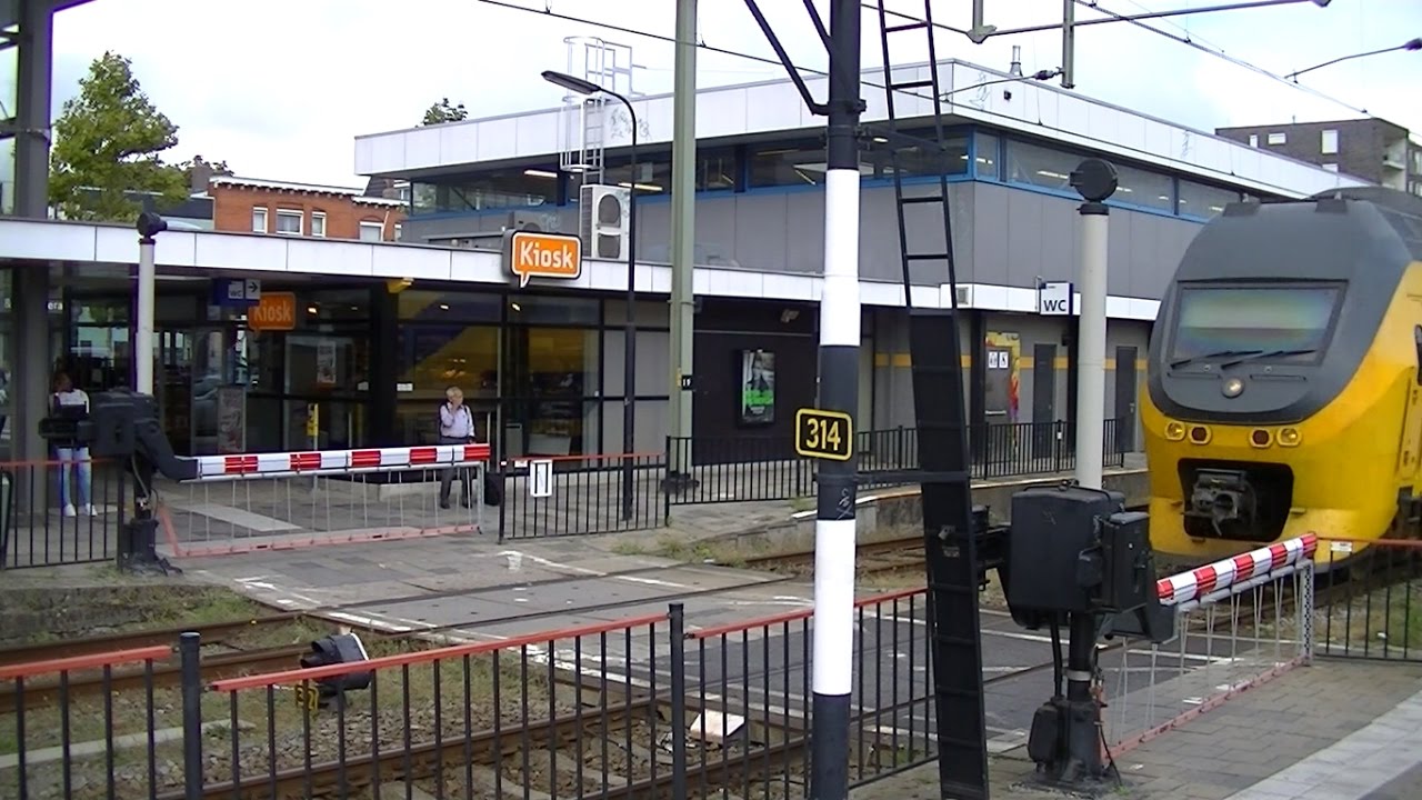 Spoorwegovergang Bergen op Zoom // Dutch