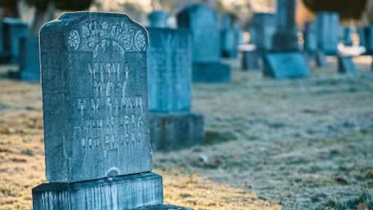 In Florida Couple Arrested For Having Sex On Grave In Historic Cemetery