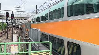 E233系0番台ﾄﾀT31編成 中央線快速東京行きが日野駅2番線に警笛鳴らして入線するシーン