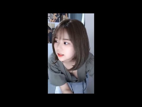 Korean girls slouch … boobs