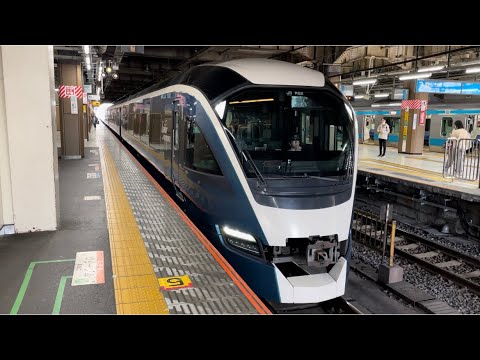 E261系ｵｵRS2編成が回送電車として大宮駅3番線を発車するシーン（回3101M）2023.4.11
