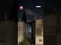مشاهد للحظة وصول صاروخ إيراني سماء إسرائيل