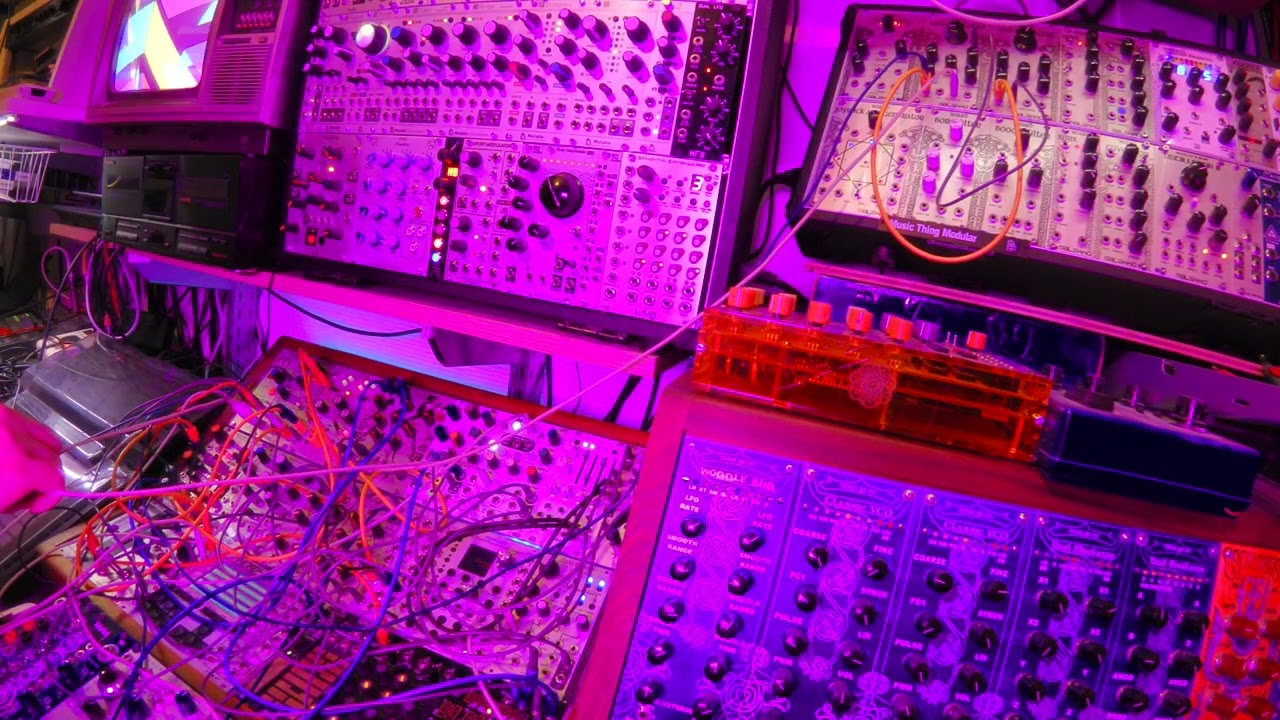 2x anti-oscillator, piston honda, qmmg, dual looping delay, clouds, René - eurorack modular synth