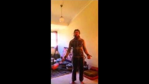 Tutorial: how to juggle 3 clubs (beginner)