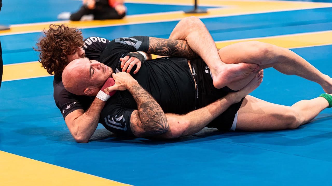 A aula do campeão mundial absoluto sem kimono Roberto Jimenez