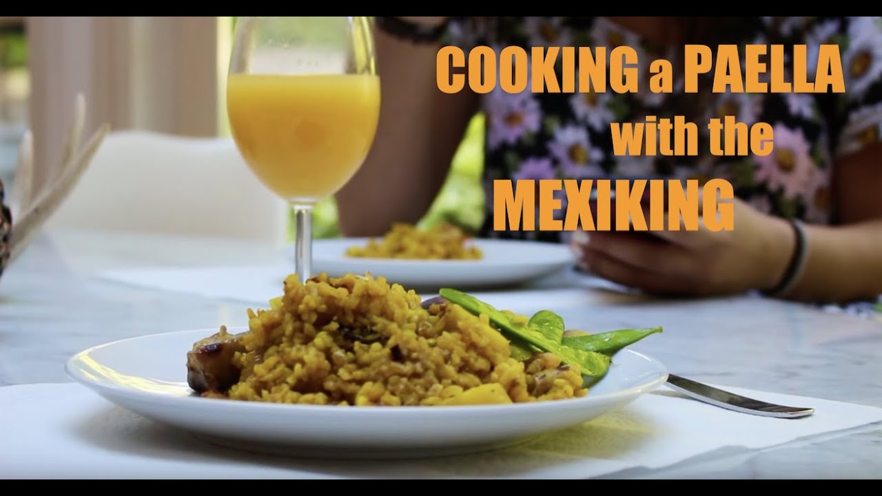 Cooking a Paella with the Mexiking - HD