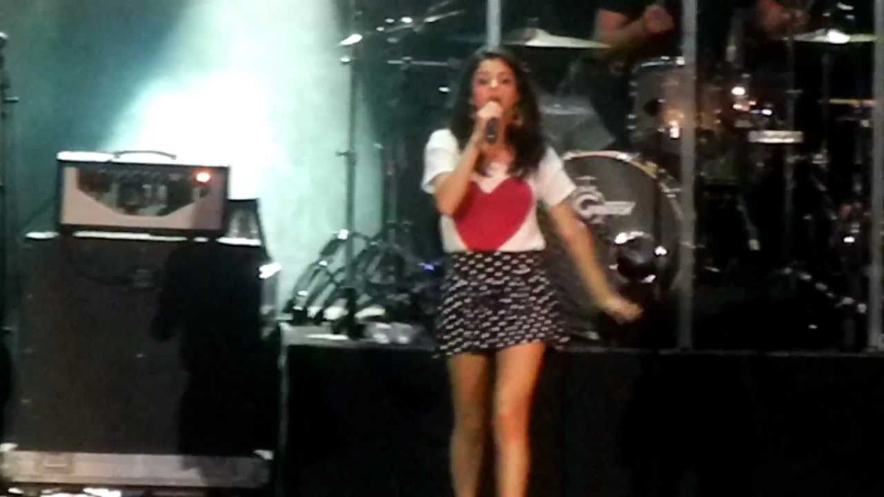 Selena Gomez and the Scene When the Sun Goes Down + Intuition  live