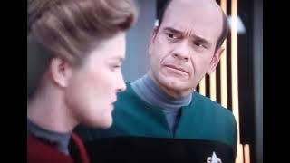 Star Trek: Voyager S4E2 - Removing Seven of Nine's Borg Implants!