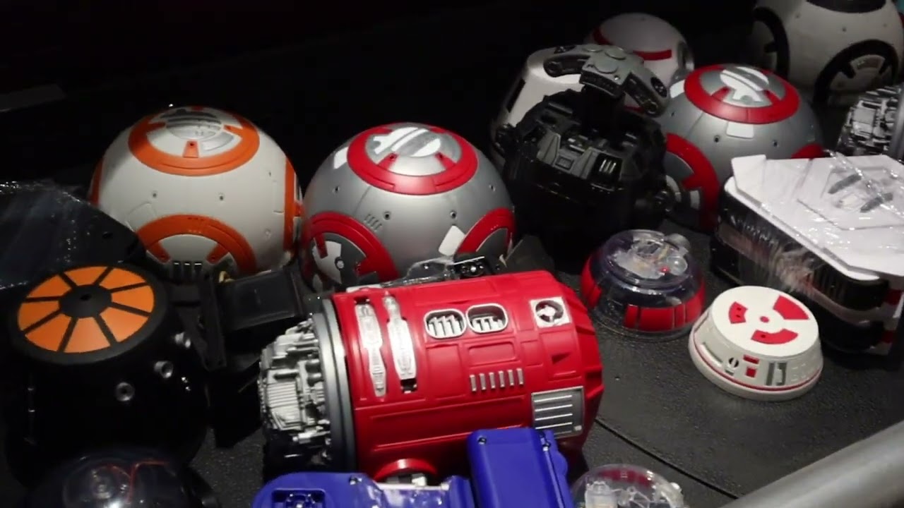 Galaxy's Edge Droid Depot (building a droid 2025, Disneyland)