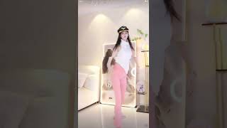 小嘉（一字马小仙女）20240305223041