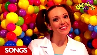 Nina and the Neurons: Get Sporty: Theme Song-CBeebies