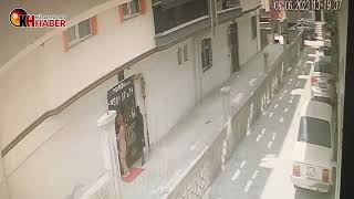 15 dakikada binlerce liralık altın çalan şüpheliler kamerada