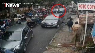 Detik-detik Pengantar Jenazah Keroyok Pengendara Mobil, Korban Terluka Parah #iNewsSiang 15/12