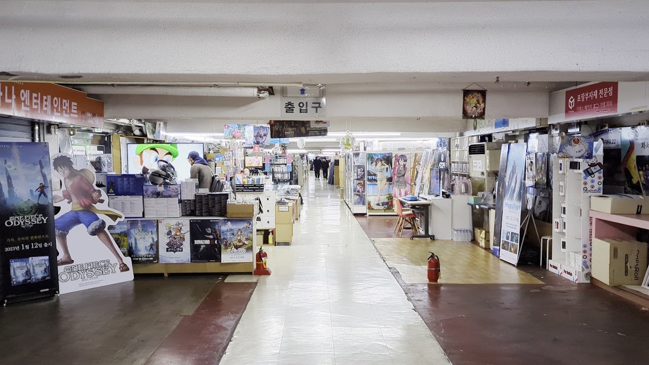 Fading Away Retro Game Havens in Seoul, Korea: near Yongsan Electronics Market