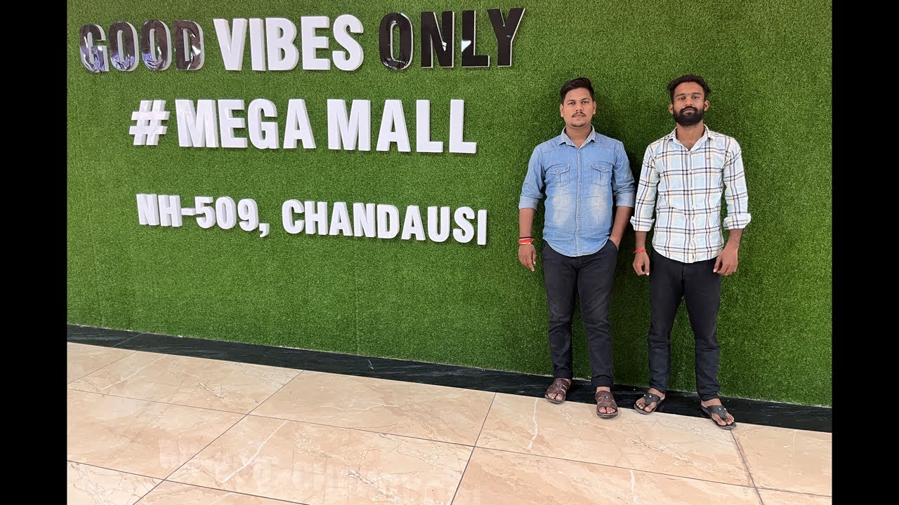 Ashu sob vlog is live || sab kuch milega yaha par || Chandausi Bala Mall 