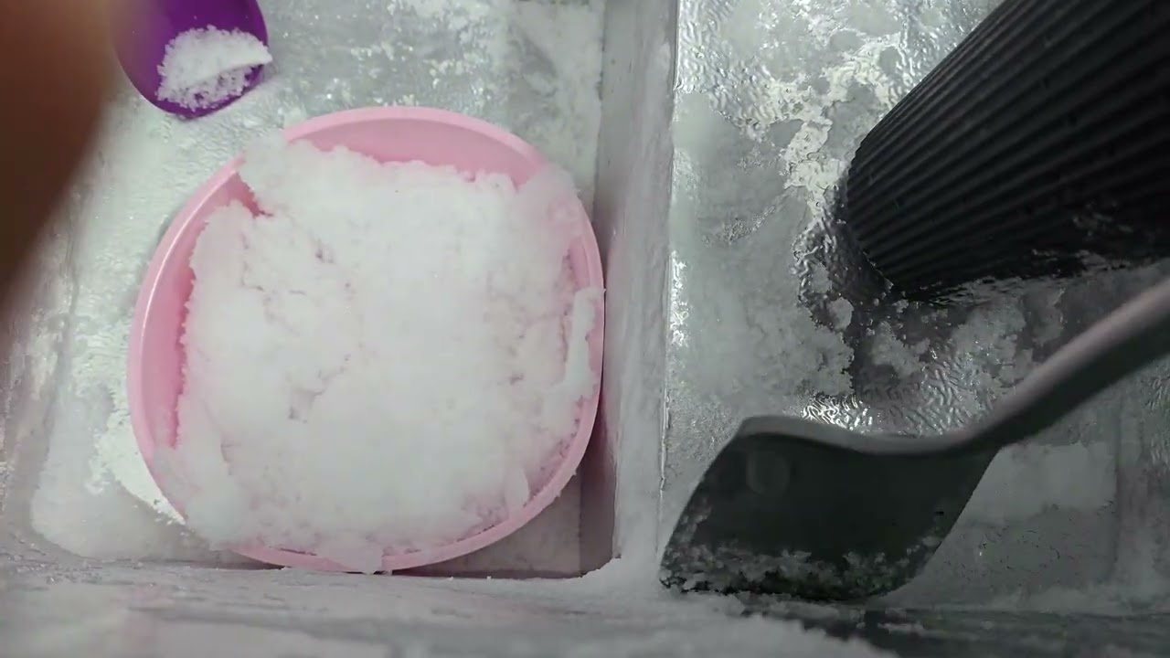 Полностью очищаем морозильную камеру от инея | Инея больше, чем кажется на первый взгляд‼️ 😋🤤 #оч...