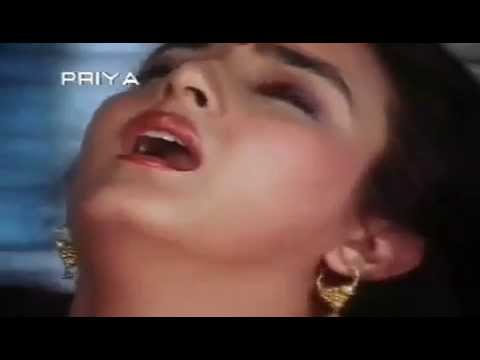  Bollywood Actress Farha Saree Removed Kissed