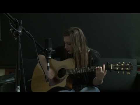 Use Somebody - Kings of Leon (cover) - Caroline Sa...