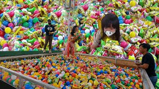 Keysha Jadi Mesin Capit Challenge Banyak Jajanan Anak  Playing Rainbow Slide