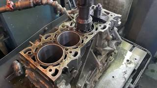 Запчасти в работе: хонинговка блока двигателя 2.3л бензин L3-VE от Mazda и Ford