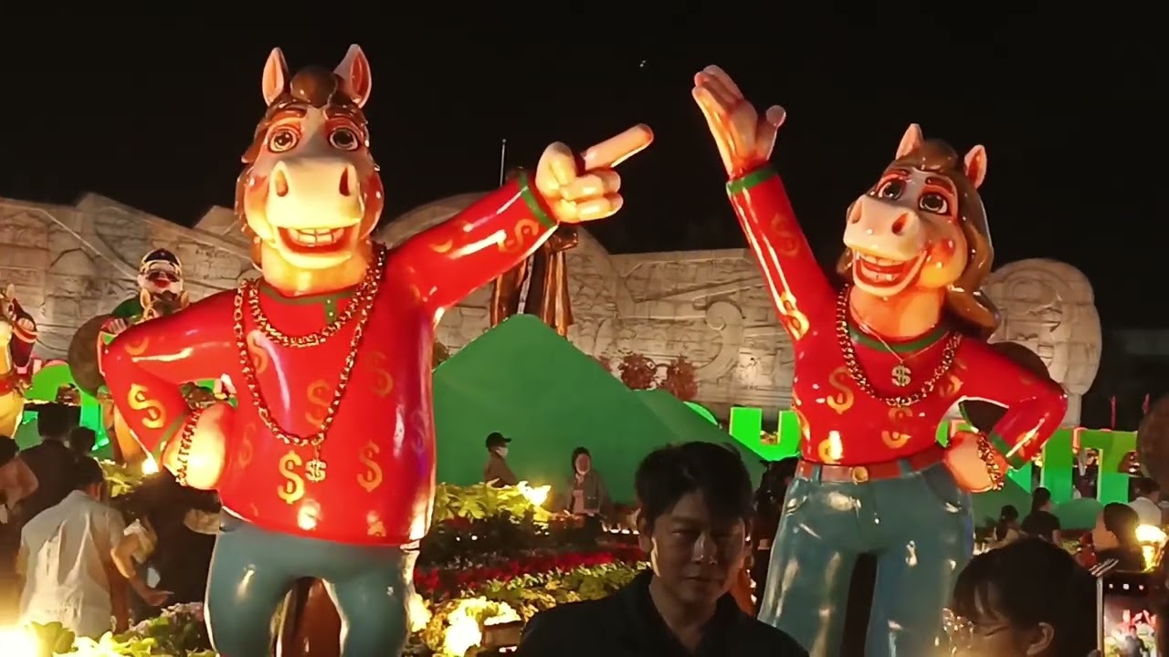 Không khí đón tết ở quảng trường Nguyễn Tất Thành, Quy Nhơn 