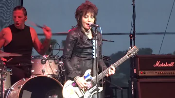 Joan Jett & The Blackhearts - "Do You Wanna Touch Me" (Live in San Diego 6-9-16)