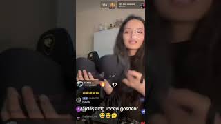 Qardaşı Aldığı Lipçiyi Göstərir