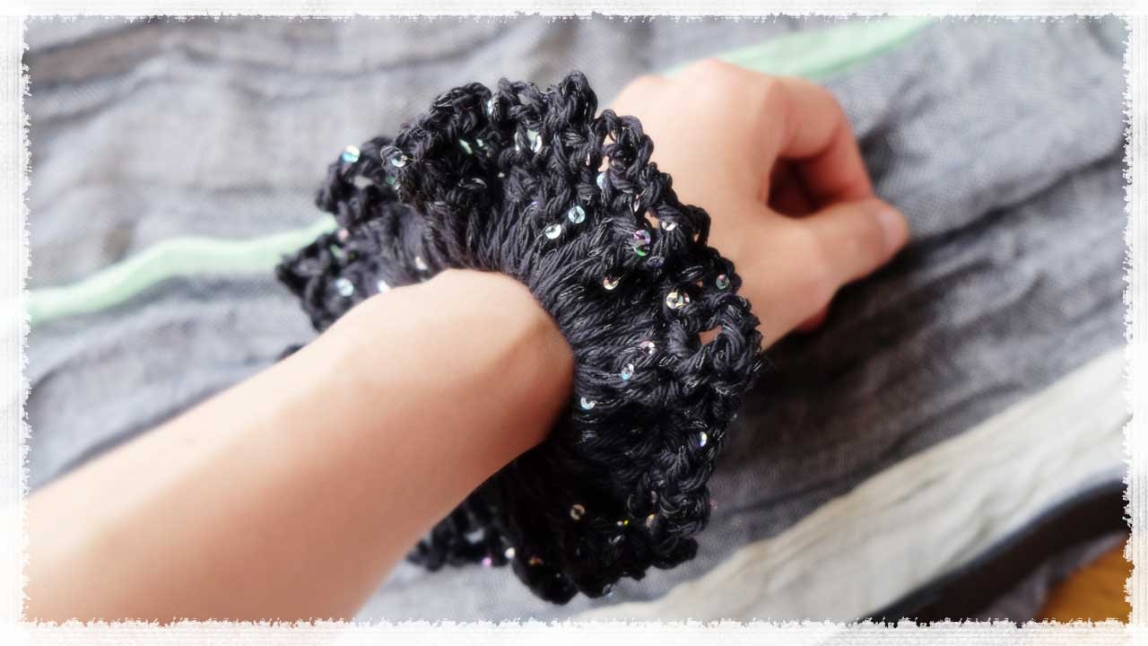 シュシュの作り方 編み方 100均キラキラ糸でレース風に Diy Crochet Scrunchie Tutorial Youtube