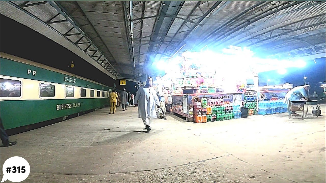 Walking In Rohri Railway Station At Night #EastWalks - YouTube