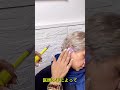 奇跡が起きた — 医師が92歳のおばあさんの聴力を取り戻しました!