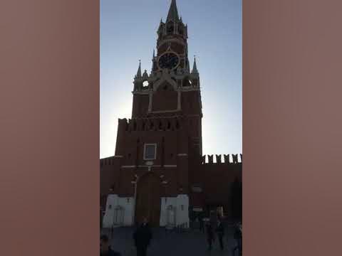 Табличка на Спасской башне Московского Кремля