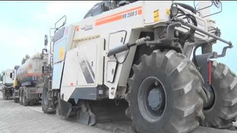 Cienco4 áp dụng công nghệ cào bóc tái chế nguội tại chỗ mặt đường x264