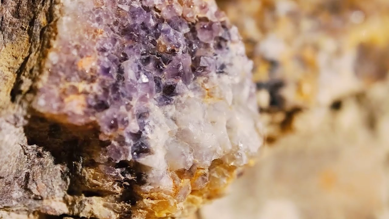 KROMĚŘÍŽ: Barokní jeskyně zámku jsou plné polodrahokamů