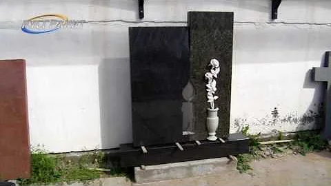 Памятник со свечёй