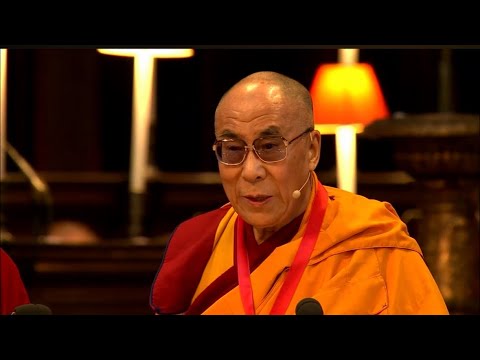 حضرتش اشاره کردند که همه ما یکسان هستیم و بنابراین او فرد خاصی نیست 