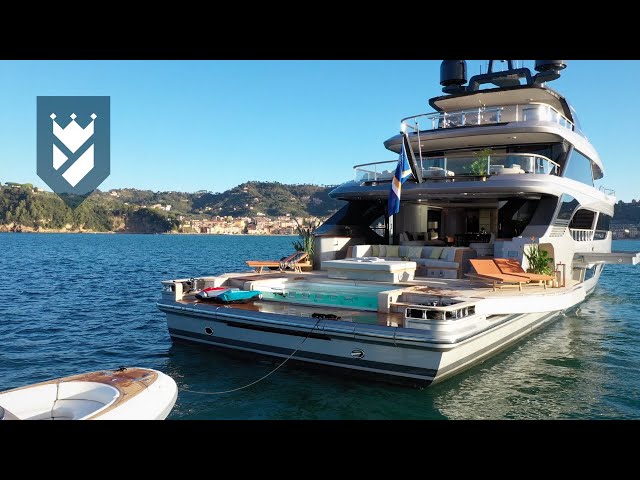 BENETTI'S STUNNING 40 METER "OASIS" SUPERYACHT. YOU ABSOLUTELY HAVE TO SEE THIS TO BELIEVE IT!