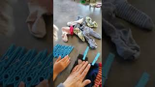Motricité fine et tri chaussettes pinces à linge Motricité fine et tri chaussettes pinces à linge