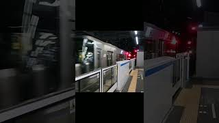上り快速 223系（普通）高槻駅 ホームドア越しの発車シーン