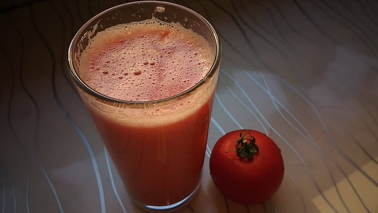 Как пить томатный сок. Томатный сок. Свежевыжатый томатный сок. Стакан томатного сока. Томатный сок домашний.
