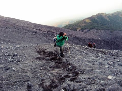 MISTERI GUNUNG SLAMET: Jika Meletus Pulau Jawa Terbelah 