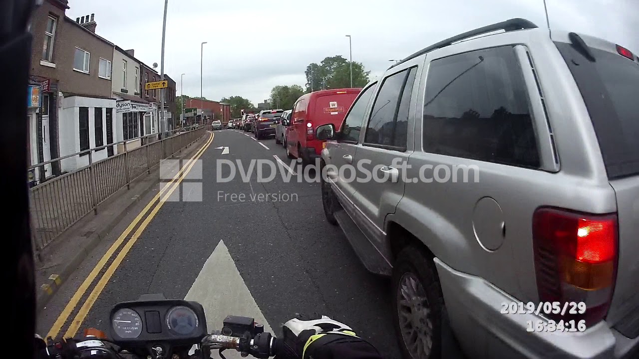 biker vs angry car driver - YouTube