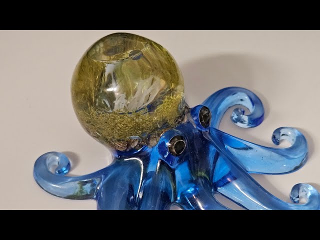 I made an Octopus Shaker/Snowglobe #resintutorial #resin #resinistalisa  #resincreators 