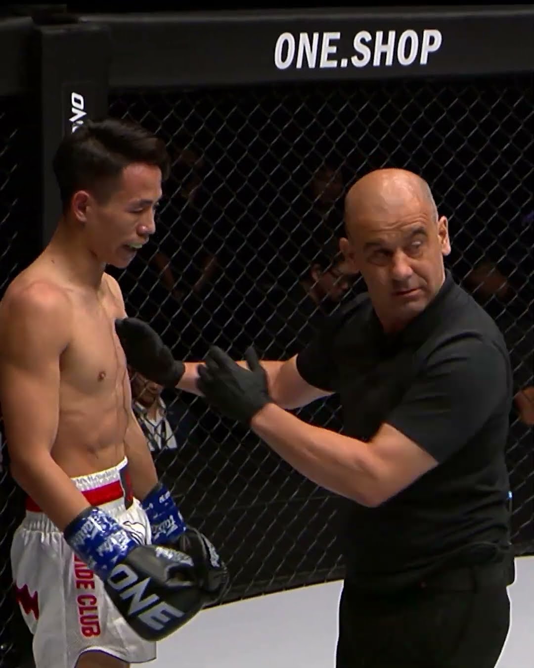 Rodtang was firing on all cylinders when he faced Jiduo Yibu in kickboxing action ?